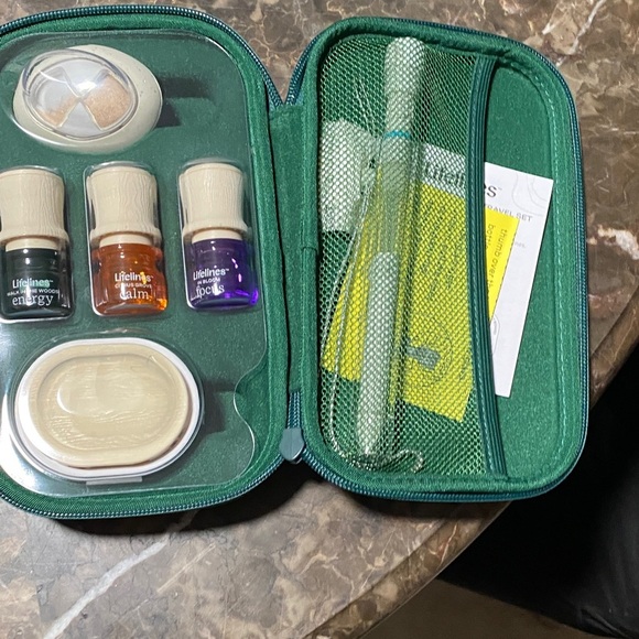 Lifelines Sensory Essentials Travel Diffuser Set with case - Picture 4 of 5